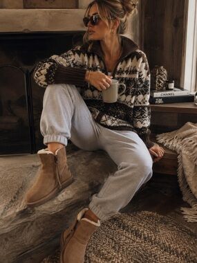 Bearpaw Tressa lined winter boots in brown cow suede with a zip closure.